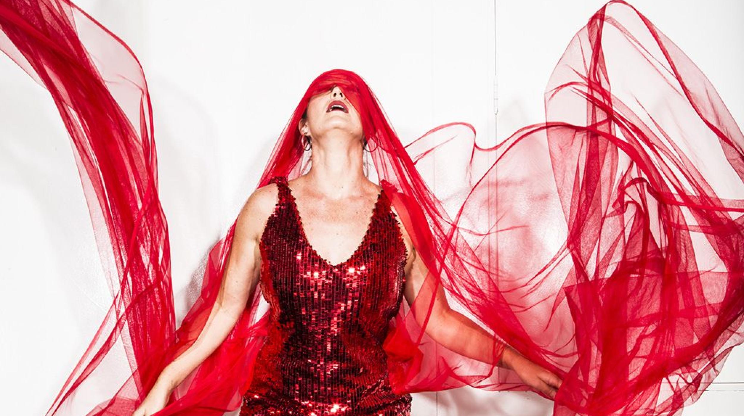 Liz Lea: RED
