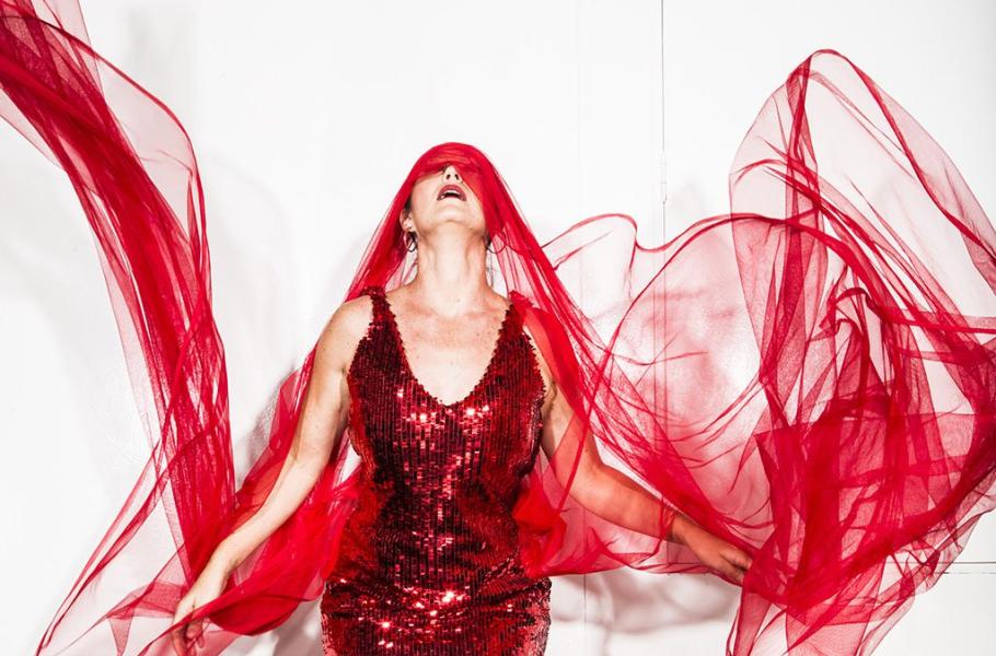 Liz Lea: RED
