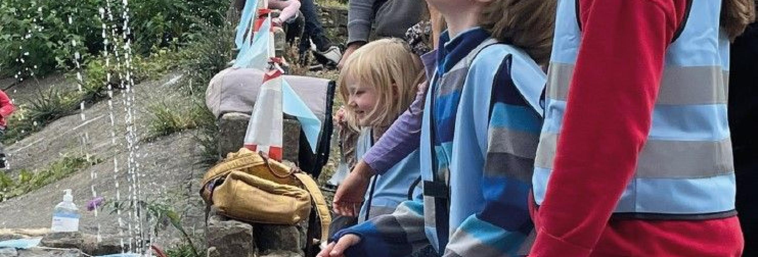 Hand in Hand: testing an intergenerational art practice